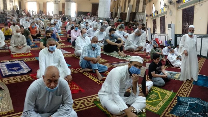 المصلون فى مسجد المساعى