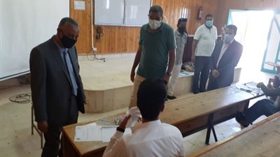 رئيس جامعة جنوب الوادى يتفقد امتحانات الدراسات العليا بكلية التربية بالغردقة