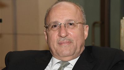 عادل العدوي وزير الصحة الأسبق يثنى على الشاب بائع الفريسكا الملتحق بكلية الطب