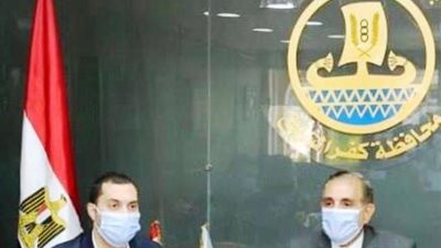 محافظ كفرالشيخ يشهد تسليم عقود تقنين أراضى أملاك الدولة لعدد من المواطنين