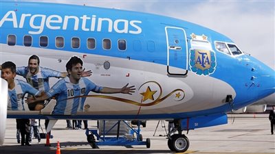 والد ميسي يبحث مع رئيس برشلونة رحيله مجانا
