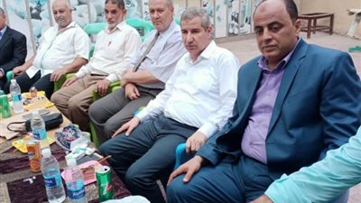 محمد رمضان يكرم مدير التعليم الاعدادى بشرق الزقازيق ويؤكد أهمية العمل بروح الفريق الواحد