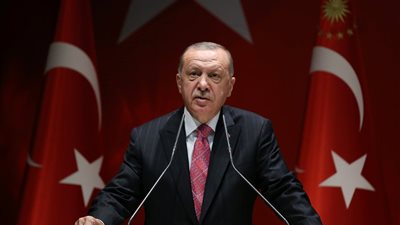 فوائد القروض تخنق الأتراك.. أردوغان أغرق شعبه في الديون
