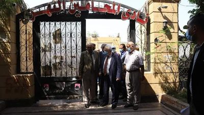 بالصور.. النقيب العام يتفقد إدارات «النادي النهري» ويستمع للمحامين والموظفين