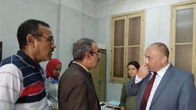 مساعد وزير الزراعة يتفقد أعمال التلقيح الاصطناعي للماشية في اسيوط وسوهاج