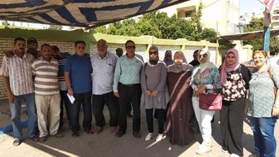 نقيب الأطباء البيطريين بالإسماعيلية يدلي بصوته في الإعادة بالشيوخ 2020.صور