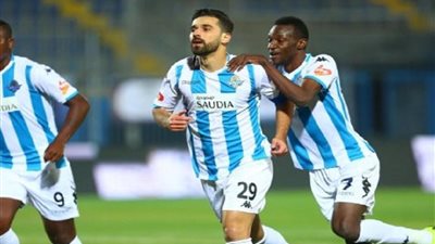 عبدالله السعيد خارج التشكيل الأساسي لبيراميدز أمام المصري