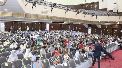 نقيب المهندسين والامين العام يشهدان اول سلسلة محاضرات شعبة مدنى المجانية