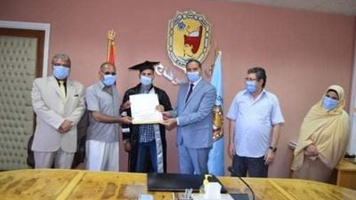 اسلام.. فقد ذراعه اليمنى ويعمل سباحاً ومنقذاً بجهينة