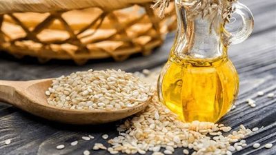 أهمها يحارب الإكتئاب .. فوائد عجيبة لشرب زيت السمسم على الريق