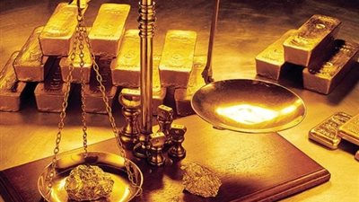 الذهب يصعد بفعل ضعف الدولار والأنظار على اجتماع مجلس الاحتياطى