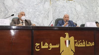 السكرتير المساعد يعقد اجتماعا تمهيديا لبحث استعدادات أجهزة المحافظة لمواجهة السيول بسوهاج