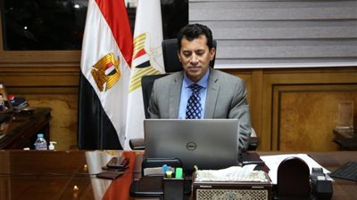 وزير الرياضة يلتقى الشباب المشارك في أولى معسكرات التحدي والمغامرة بنويبع