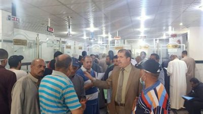رئيس مدينة كفرالشيخ يتفقد مركز تلقى طلبات المواطنين.. بالصور