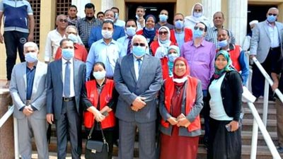 محافظ الوادى الجديد يدشن مبادرة رئيس الجمهورية لعلاج الأمراض المزمنة.. بالصور