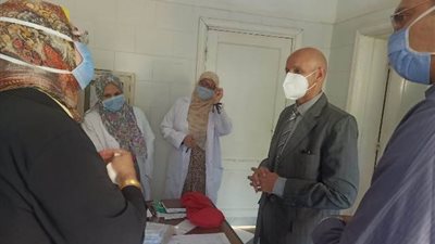 مديرالتأمين الصحى بالشرقية يتفقد المركز الطبى ومستشفى العاشر ويطمئن على المرضى