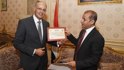 توافد أعضاء مجلس الشيوخ على البرلمان لاستخراج كارنيهات العضوية
