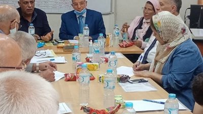 استعدادا للعام الدراسى الجديد.. حجازى يترأس اجتماع مجلس امناء تعليم الجيزة