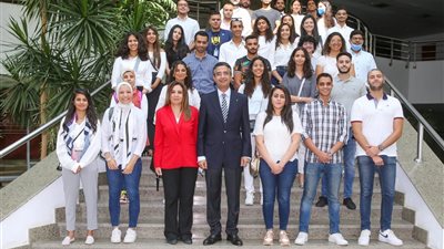 رئيس البريد يستقبل وفد شبابى من الدارسين بالخارج