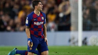 رئيس برشلونة يقف في وجه سواريز