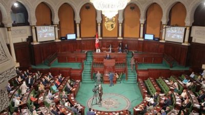 البرلمان التونسي يدعو لمساءلة الحكومة في قضايا الهجرة