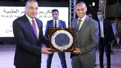 تقديرا لجهودهم .تكريم 250 من العاملين بالقطاع الطبى بسوهاج.صور