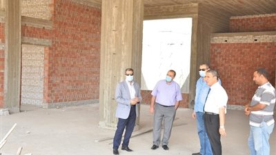 رئيس جامعة كفرالشيخ يتفقد إنشاءات مستشفى الطوارئ ومركز الأورام .صور