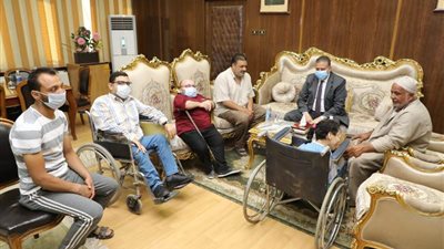أبو ليمون : صرف إعانات مالية لبعض الحالات الإنسانية وذوي الهمم إستجابة لشكواهم علي الصفحة الرسمية لمحافظة المنوفية