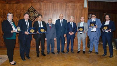 مجلس جامعة طنطا برئاسة عتمان يكرم ٥ من أساتذة الطب لجهودهم في مواجهة كورونا