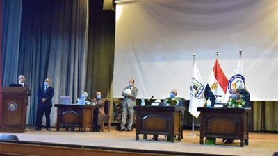 رئيس جامعة بني سويف يستقبل لجنة «التعليم العالي» و«الاتصالات» للتحول إلى جامعة ذكية