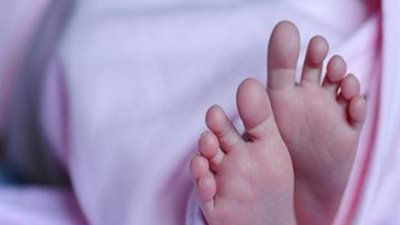وفاة طفلة بنوبة قلبية المتهم فيها حشرات الراس 
