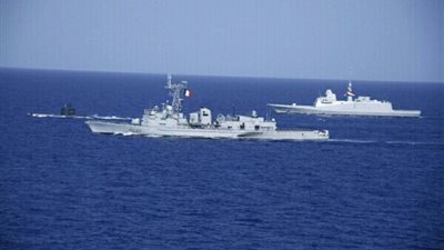 القوات البحرية المصرية والفرنسية تنفذان تدريباً بحرياً عابراً فى نطاق الأسطول الشمالى بالبحر المتوسط