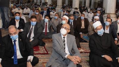 جامعة طنطا تشارك فى احتفالات الغربية بعيدها القومى.. وعتمان يؤدي الصلاة مع المحافظ