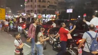 احتفالات شعبية فى ميدان طلعت حرب بذكرى نصر أكتوبر ودعم الدولة والرئيس