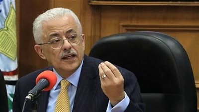وزير التعليم يرد على استفسارات طلاب الثانوية العامة الجديدة عبر الواتس اب