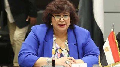 وزيرة الثقافة تسلم شهادات تخريج الدفعة الأولى من 