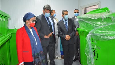 جولة لوزيرة البيئة ومحافظ الغربية على مكابس قش الارز للحد من السحابة السوداء بتكلفة ٢٠ مليون جنيه