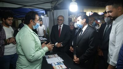 وزير الرياضة يفتتح حمام السباحة الأوليمبى وملتقى توظيف الشباب بنادي الزهور