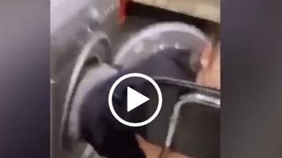 تعلق داخل غسالة ملابس ..مقلب ينتهي بحادث