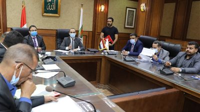 نائب محافظ سوهاج يترأس الاجتماع الدوري للجنة مراجعة تراخيص أعمال البناء