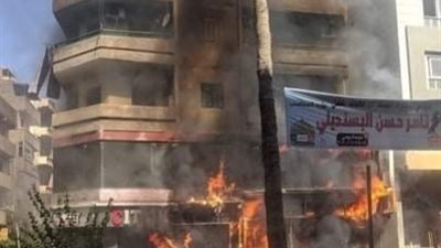 بالصور و التفاصيل .إخماد حريق هائل في مطعم بالمنصورة