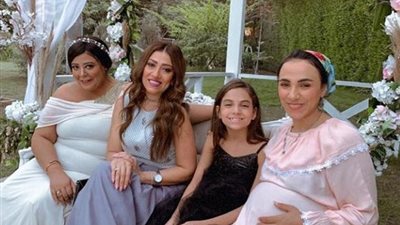 شاهد.. مروة عيد تحتفل بنجاح 