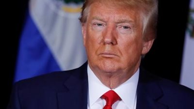 لأول مرة منذ عودته للبيت الابيض.. ترامب يدخل المكتب البيضاوى