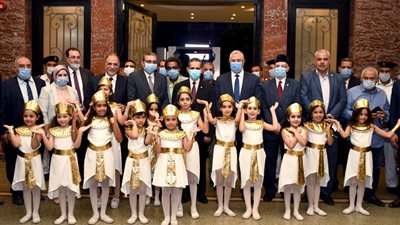 وزير الزراعة ومحافظ الغربية يشهدان الحفل الفني بالمركز الثقافي بطنطا
