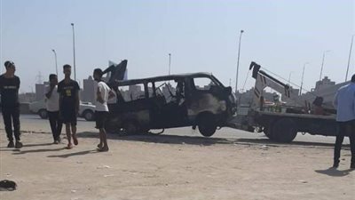 مصرع وإصابة 12جراء إنقلاب سيارة أعلى الطريق الدائرى فى القليوبية.. بالصور