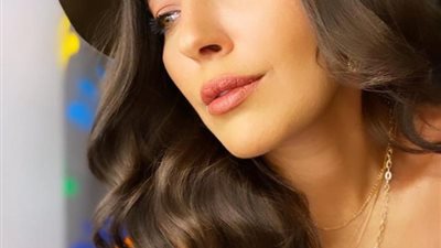 شاهد ..أمانى كمال تداعب جمهورها بإطلالة رقيقة