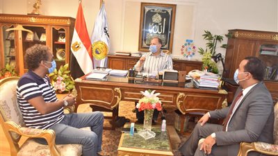 محافظ أسيوط يلتقى رئيس الهيئة العامة لقصور الثقافة ويعلن دعمه للمبادرة الرئاسية 