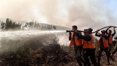 فرق الإطفاء فى سوريا تكافح حرائق الغابات بمحافظة طرطوس