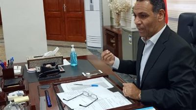 جهاز بدر يشن حملة على الإشغالات ويحرر 35 محضراً بالتعاون مع شرطة التعمير.. بالصور