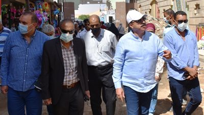 محافظ أسوان : الإسراع بمعدلات تنفيذ مشروع تطوير السوق السياحى وميدان المحطة.صور